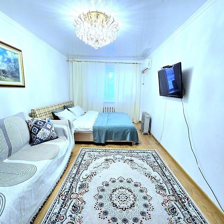 Двухкомнатная "Аэропорт Астана" Apartamento Exterior foto
