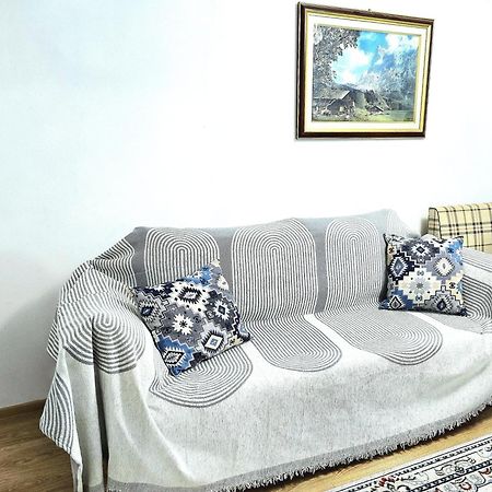 Двухкомнатная "Аэропорт Астана" Apartamento Exterior foto