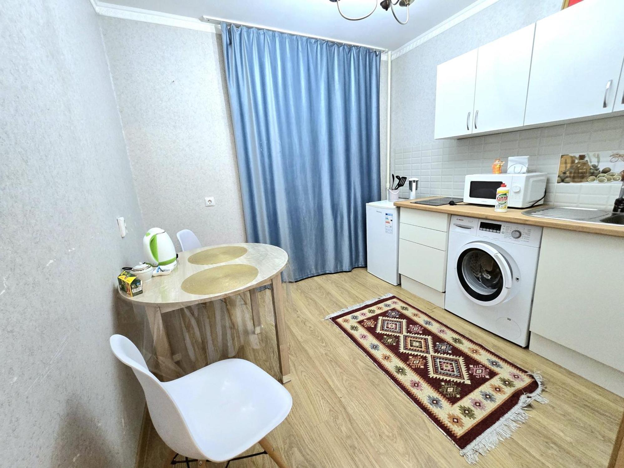 Двухкомнатная "Аэропорт Астана" Apartamento Exterior foto